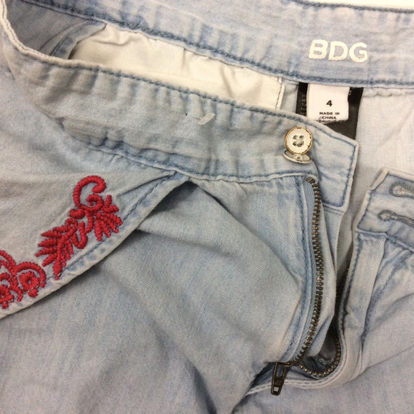 BDG Urban Outfitters Chambray emroidered shorts 4 - Picture 5 of 5